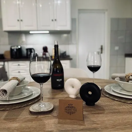 Vakantiehuis Dani House - Escape *